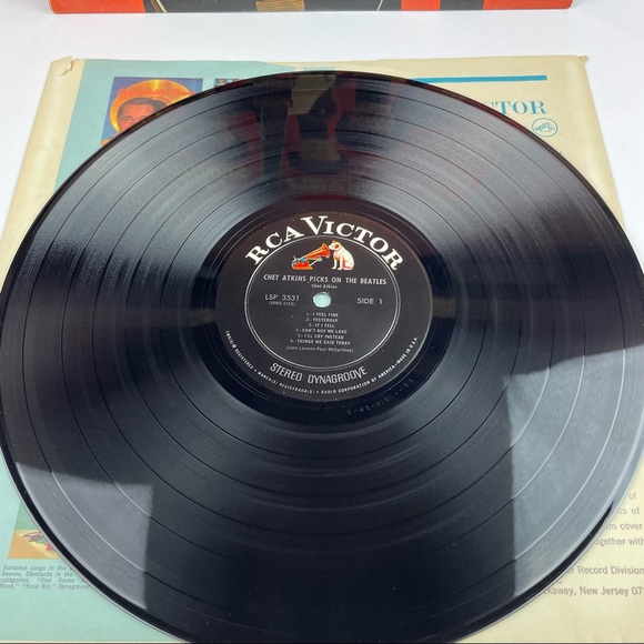 Chet Atkins Picks On The Beatles Vinyl Music Record - Picture 3 of 7